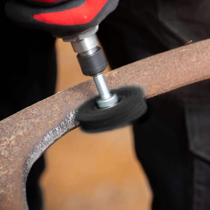 Reinigungsscheibe am Schaft HERMAN FWK-10/S Dragon Black Schleifmittel: STRIP-IT + SiC