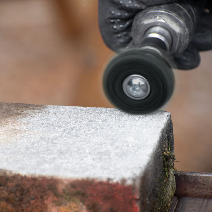 Reinigungsscheibe am Schaft HERMAN FWK-10/S Dragon Black Schleifmittel: STRIP-IT + SiC