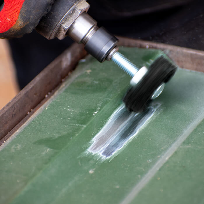 Reinigungsscheibe am Schaft HERMAN FWK-10/S Dragon Black Schleifmittel: STRIP-IT + SiC