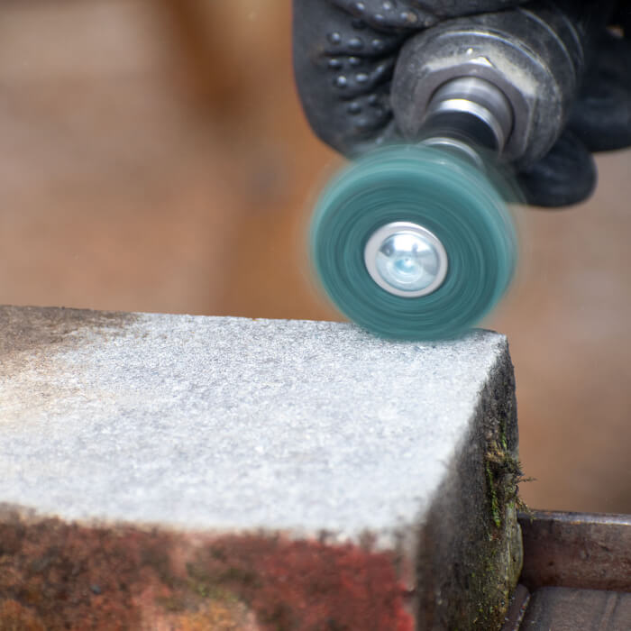 Reinigungsscheibe am Schaft HERMAN FWK-20/S Dragon Green Schleifmittel: STRIP-IT + Korund